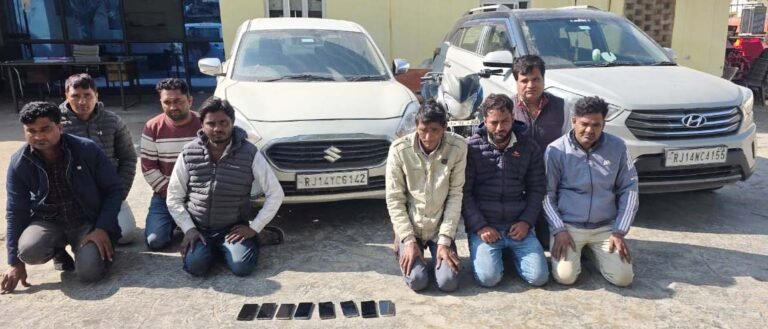 जुआ खेलते आठ जुआरी गिरफ्तार, 2 लाख 64 हजार रुपए किये जप्त